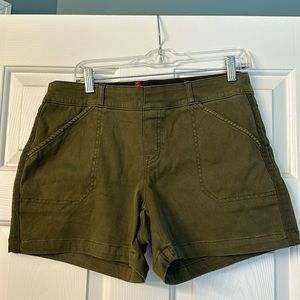 Excellent Condition SPANX 4” Stretch Twill Shorts